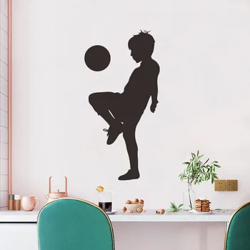 Маленький мальчик Футбольные наклейки на стену Обои для мальчиков Украшение детской комнаты виниловая наклейка на стену Декор спальни футбольные настенные наклейки