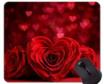 Прямоугольный коврик для мыши, расфокусированные розово-красные края, прошитые цветами ко дню Святого Валентина.