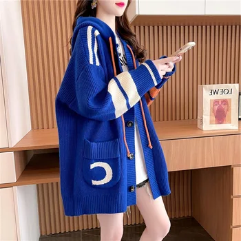 Свитер с капюшоном, женский кардиган средней длины в корейском стиле, новинка 2023 года, осенне-зимнее вязаное пальто свободного кроя.